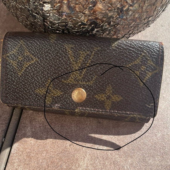 Louis Vuitton Key Holder - Picture 8 of 9